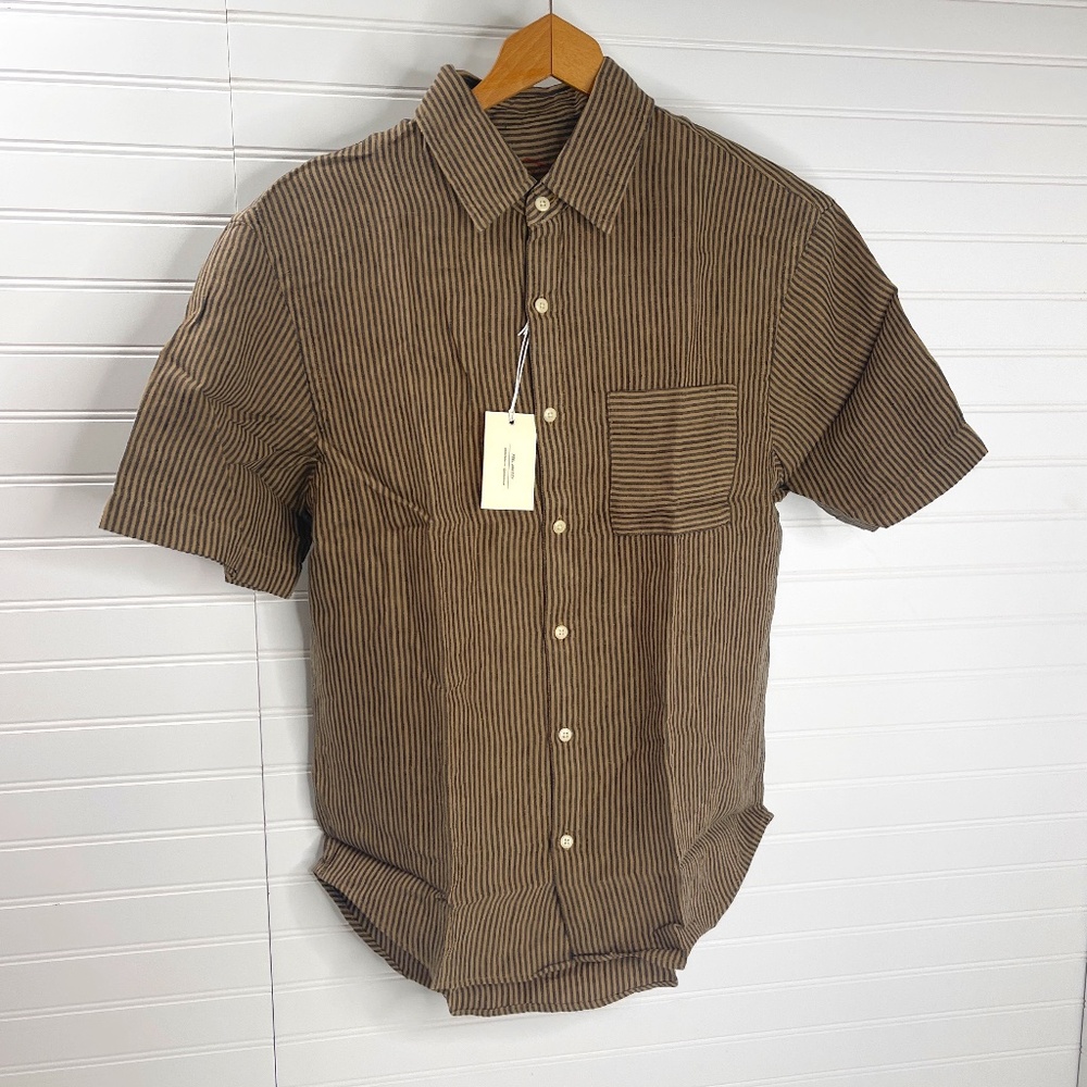 Men's Short Sleeve Button-Down Shirt in Brown Stripe